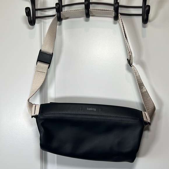 Bellroy Sling Mini Bag - Premium Leather - Picture 2 of 10